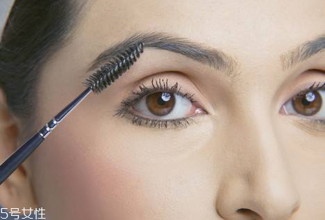 睫毛膏暈妝是什么原因？化妝手法很重要