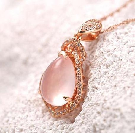 芙蓉石是粉水晶嗎？原來(lái)它們是這樣的關(guān)系