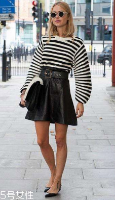 皮裙配什么上衣好看？教你做個(gè)硬糖女孩