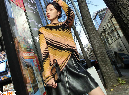 皮裙配什么上衣好看？教你做個(gè)硬糖女孩