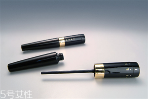 睫毛膏能帶上飛機(jī)嗎？睫毛膏需要單獨(dú)卸妝