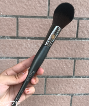 散粉刷該如何清洗？勿用堿性洗滌劑