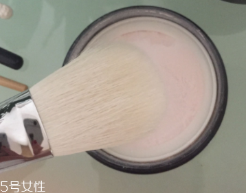 粉底刷可以用吹風(fēng)機吹干嗎？會炸毛