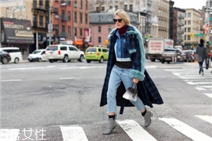 藍(lán)色皮草怎么搭配？盡顯高貴迷人氣質(zhì)