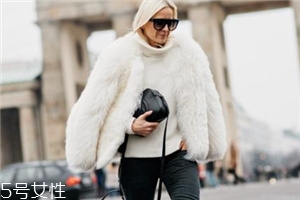 白色皮草怎么搭配？專屬于冬季的圣潔女神范兒