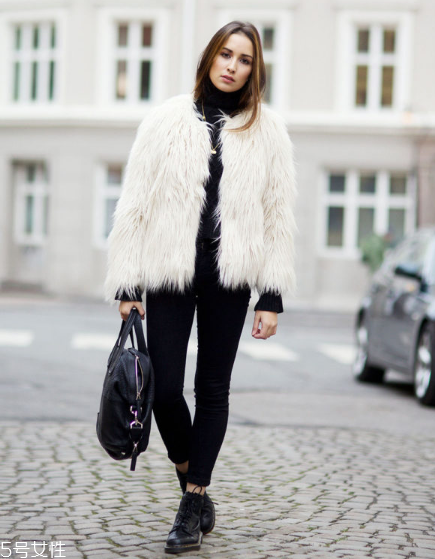 白色皮草怎么搭配？專屬于冬季的圣潔女神范兒