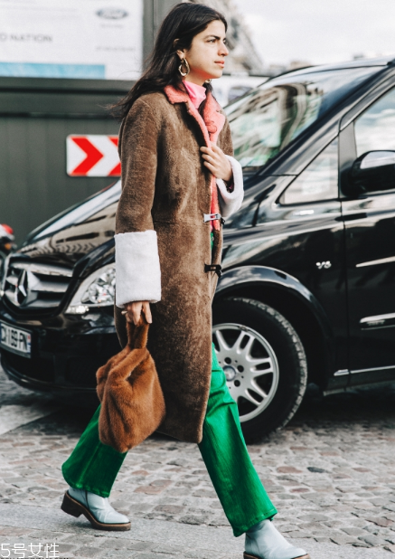 棕色皮草怎么搭配？這樣穿復(fù)古又有氣質(zhì)
