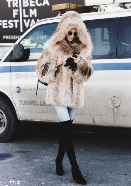 棕色皮草怎么搭配？這樣穿復(fù)古又有氣質(zhì)