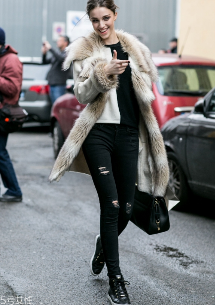 棕色皮草怎么搭配？這樣穿復(fù)古又有氣質(zhì)