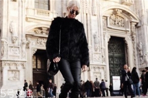 黑色皮草怎么搭配好看？教你凹足造型感