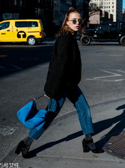黑色皮草怎么搭配好看？教你凹足造型感