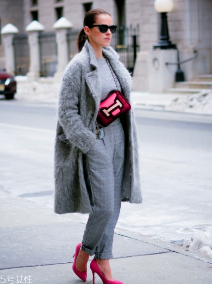 灰色皮草怎么搭配？這樣就能輕松駕馭
