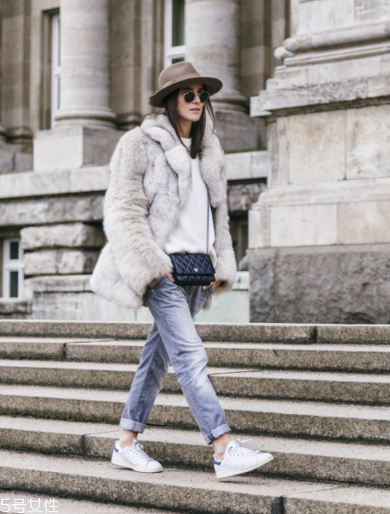 灰色皮草怎么搭配？這樣就能輕松駕馭