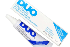 假睫毛膠水過敏怎么辦？貼假睫毛的小技巧