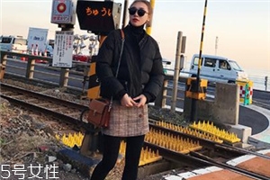 小個(gè)子女生適合什么款式棉服？打造冬日浪漫情緣