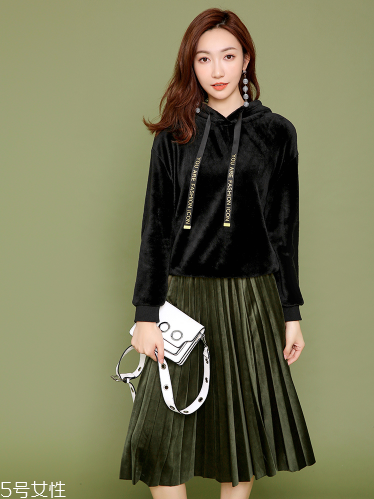 百褶裙什么顏色好看？百變女神就是你