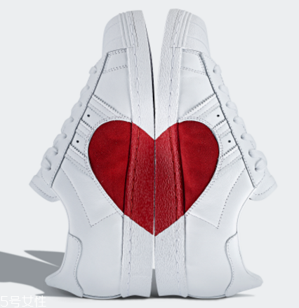 阿迪達(dá)斯情人節(jié)限定版愛心貝殼頭多少錢_在哪買？