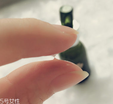 LA MER修護精華露孕媽能用嗎？適合產后去皺