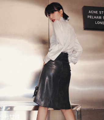 皮裙配什么上衣好看？教你做個(gè)硬糖女孩