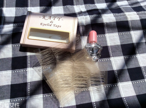 蕾絲雙眼皮貼先化妝嗎？蕾絲雙眼皮貼怎這樣用