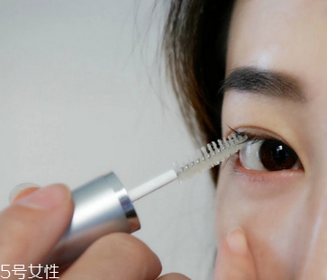 睫毛增長(zhǎng)液可以用于眉毛嗎？睫毛增長(zhǎng)液還可以涂頭發(fā)