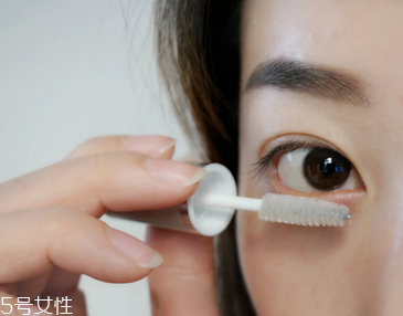 睫毛增長(zhǎng)液可以用于眉毛嗎？睫毛增長(zhǎng)液還可以涂頭發(fā)