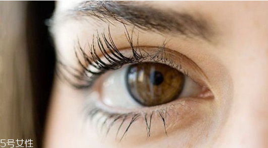 睫毛膏暈妝是什么原因？化妝手法很重要