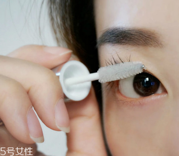 睫毛增長(zhǎng)液可以用于眉毛嗎？睫毛增長(zhǎng)液還可以涂頭發(fā)