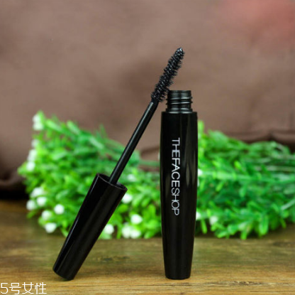 菲詩小鋪睫毛膏好用嗎？刷睫毛膏要注意這些