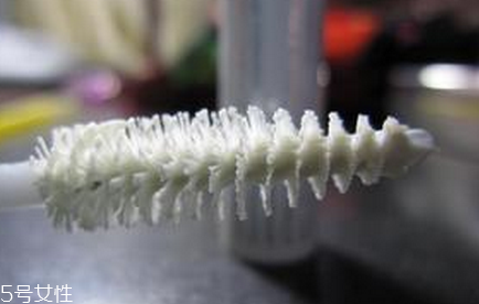 睫毛增長(zhǎng)液哪個(gè)牌子效果好？增長(zhǎng)眼睫毛的有效方法