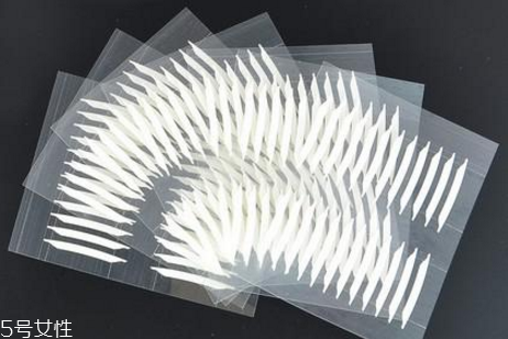 長(zhǎng)期佩戴假睫毛有什么危害？適當(dāng)給眼周肌膚放個(gè)假