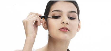 迪奧睫毛膏怎么樣？刷完睫毛膏再夾一次睫毛更卷翹