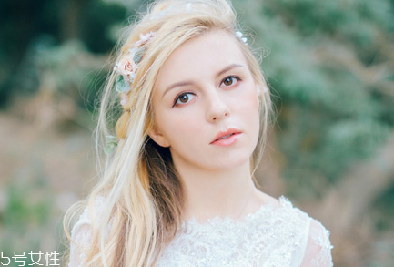 睫毛增長(zhǎng)液可以用于眉毛嗎？睫毛增長(zhǎng)液還可以涂頭發(fā)