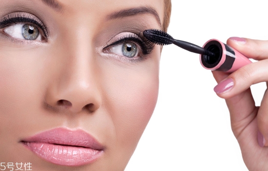 睫毛膏暈妝是什么原因？化妝手法很重要