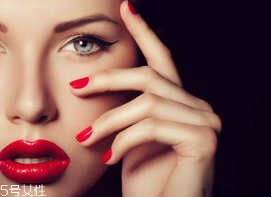 眼線貼怎么貼？教你畫出漂亮的眼線