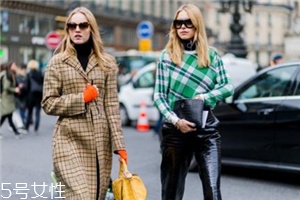 黑色高領(lǐng)毛衣怎么搭配？混搭出時(shí)髦著裝