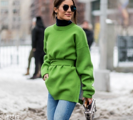 黑色高領(lǐng)毛衣怎么搭配？混搭出時(shí)髦著裝