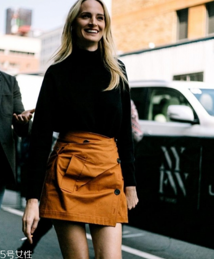 黑色高領(lǐng)毛衣怎么搭配？混搭出時(shí)髦著裝