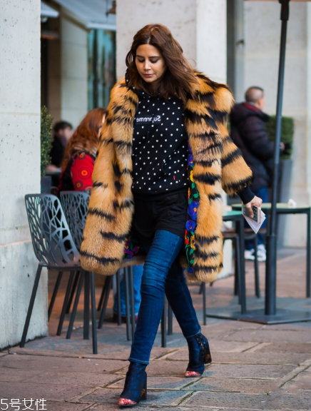 皮草搭配什么褲子好看？打造冬日新時(shí)尚