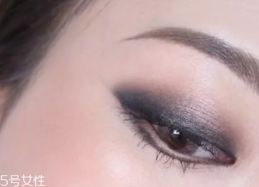 單眼皮眼妝雷區(qū)有哪些？切忌濃妝艷抹