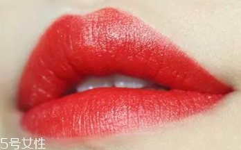 唇釉適合哪些人用？唇紋深的人