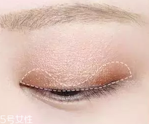 皮膚黑怎么選粉底？至少用兩種色號