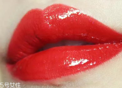 化妝新手怎么化唇妝？咬唇妝自然日常
