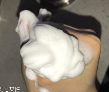 LA MER潔面泡沫為什么泡沫不多？要注意使用手法