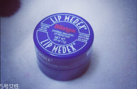 blistex唇膏有哪幾款？使用唇膏應(yīng)該適量