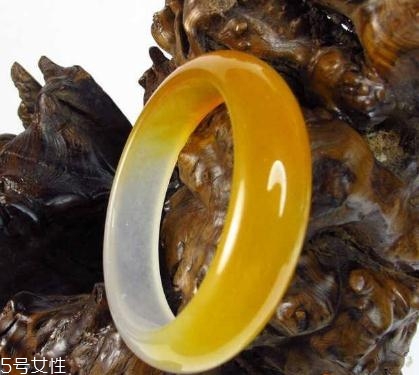 黃龍玉手鐲多少錢？這個(gè)種類的價(jià)值最貴