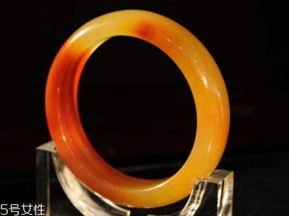 黃龍玉手鐲多少錢？這個(gè)種類的價(jià)值最貴