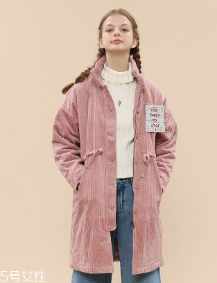 燈芯絨衣服怎么搭配？帶你提升時(shí)尚感與高級(jí)感