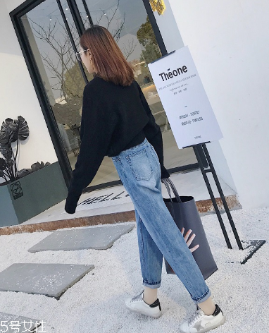 寬松牛仔褲配什么上衣？帶給你不一樣的美感