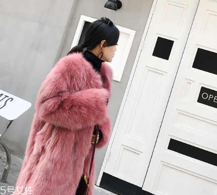 皮草和羊剪絨哪個暖和？看完你就清楚了